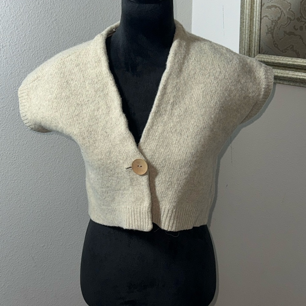 Cult wool tan one button from‎ sleeveless cardigan sz M
